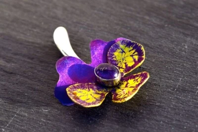 Colgante de titanio, amatista y plata Stirling de Isabela Groza Foto 1 de 4