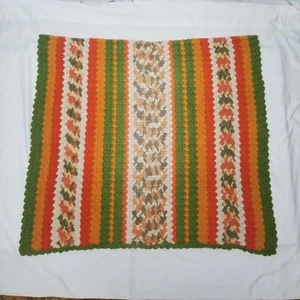Sofá vintage de ganchillo a mano MCM esquema de color verde dorado naranja crema 70x36 - Imagen 1 de 4