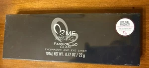 Me Makeover Essentials Passion 10 Glam Eyeshadow Makeup Palette & Eyeliner NEW - Picture 1 of 5
