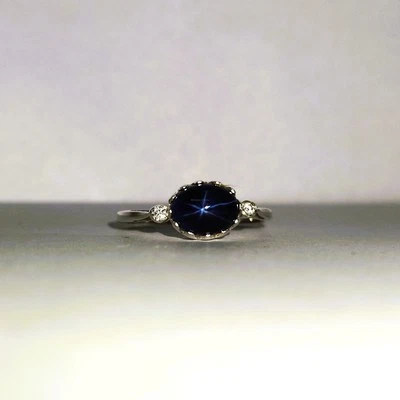 Anello in argento con zaffiro blu Lindy a 6 raggi creato in laboratorio e... - Immagine 1 di 4
