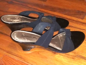 Antonio Melani Wedge sandals Slip on stretch straps Riveria Sz 8.5M black strapy - Picture 1 of 9