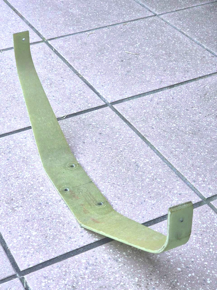 GFK-Fahrwerk 50cm Spurweite (500x160) für Motormodelle, gebraucht funktionsfähig - Bild 1 von 4