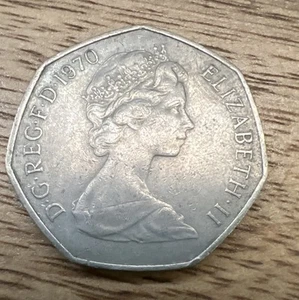Moneda de 50 peniques nueva británica 1970 Reino Unido 🇬🇧 - Moneda de Inglaterra Reina Isabel II - Imagen 1 de 2