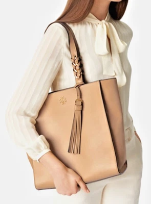 Bolso Tory Burch BROOKE TOTE de cuero y gamuza en color tostado sabana-EXCELENTE, RV $558 Foto 1 de 4