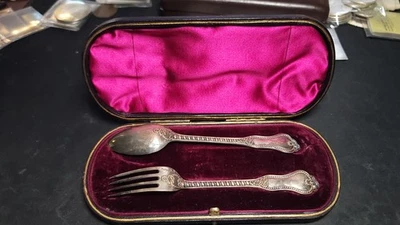 Juego de cuchara y tenedor infantil Londres 1867 de plata esterlina de George Unite en estuche Foto 1 de 4