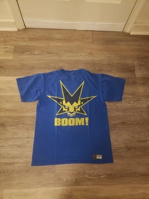 Camisa Kofi Kingston WWE Para Hombres Boom Medio World Wrestling Entertainment Auténtica Foto 1 de 4