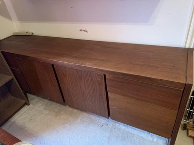Lehigh Leopold Mid-Century Moderno Nogal Sólido Credenza O Buffet De Colección Años 70 Foto 1 de 4