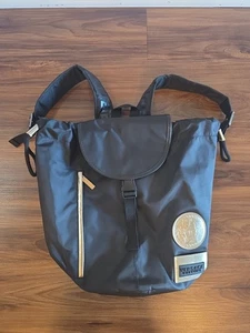 Versace Parfums Medusakopf schwarz Nylon Kordelzug Klappe Rucksack EUC - Bild 1 von 5