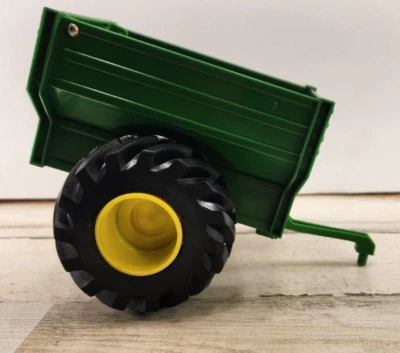 Remolque de volteo John Deere Toy Monster Treads Wagon solo apertura trasera CS7035B Foto 1 de 4