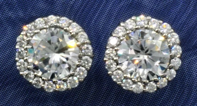 2 Ct.tw Aureola Orecchini Top Russo Zirconia Cubica Moissanite Simulant - Immagine 1 di 2