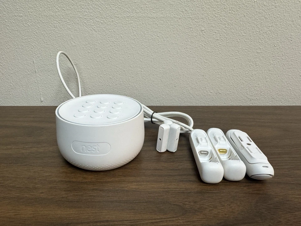 Sistema de seguridad Nest Guard A0024 con 2 sensores Nest Secure Foto 1 de 4