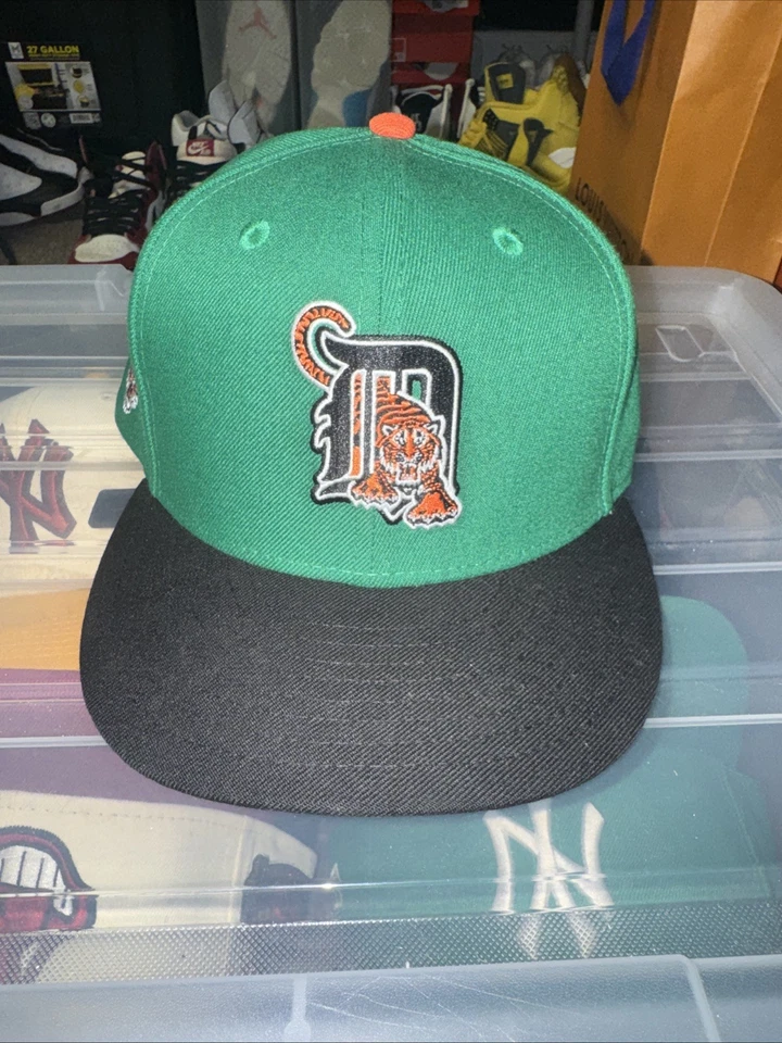 Detroit Tigers New Era Fitted Grey Brim Size 7 1/8 Used 100% Authentic - Image 1 of 4