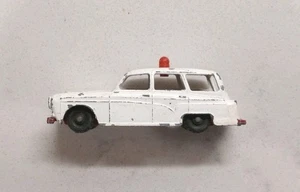 Vintage 1960s AUSTIN A95 EMERGENCY VEHICLE AMBULANCE NO.20 WHITE ENGLAND - Picture 1 of 9
