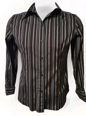 Camisa de vestir elástica New York & Company para mujer grande con botones manga larga Foto 1 de 4