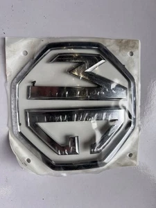 MG4 Bumper Emblem - Picture 1 of 3