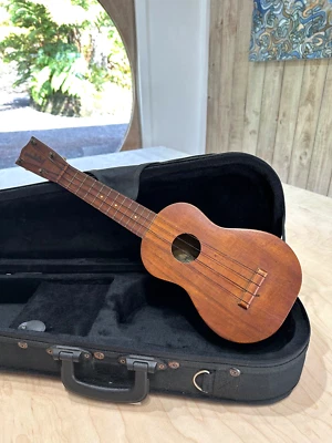 Ukelele soprano KAMAKA etiqueta dorada - vintage Foto 1 de 4