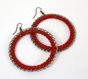 Boucles d'oreilles créoles rouges cuir et métal vintage 1980 - Bild 1 von 4