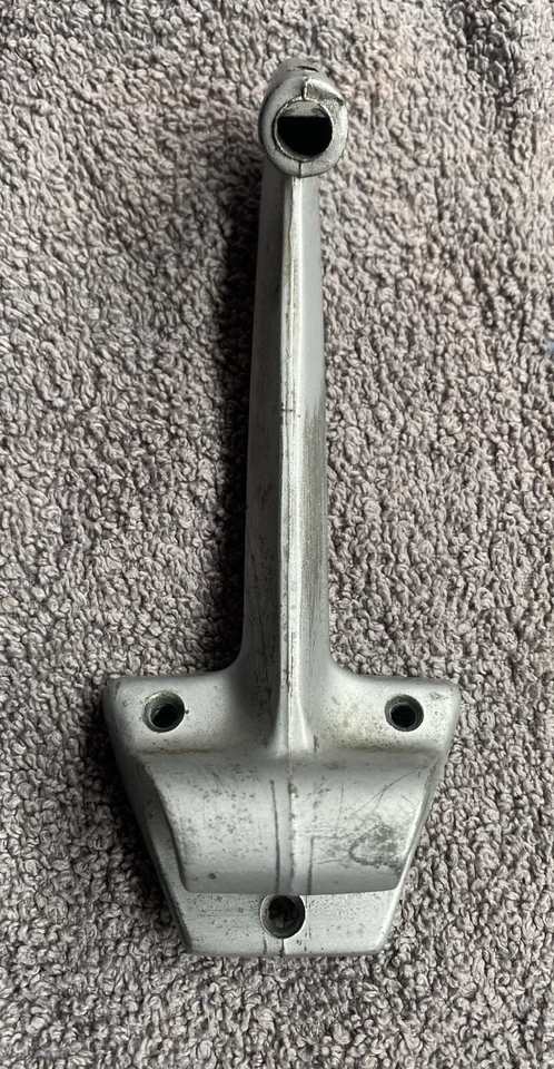 1966 Ford Fairlane fábrica/OEM suporte de espelho traseiro interno C6OB17698A - Imagem 1 de 4