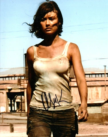 OLGA KURYLENKO  JAMES BOND AUTHENTIC SIGNED AUTOGRAPH QUANTUM OF SOLACE 10-8 COA Cover