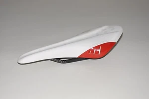 Fizik Arione VS Saddle - Braided Carbon Rails - Picture 1 of 8