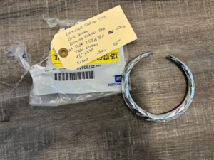 2003-2007 Cadillac CTS Grill Wreath OEM PN#25765150 Used 4 1/2" x 4 1/4" - Bild 1 von 4
