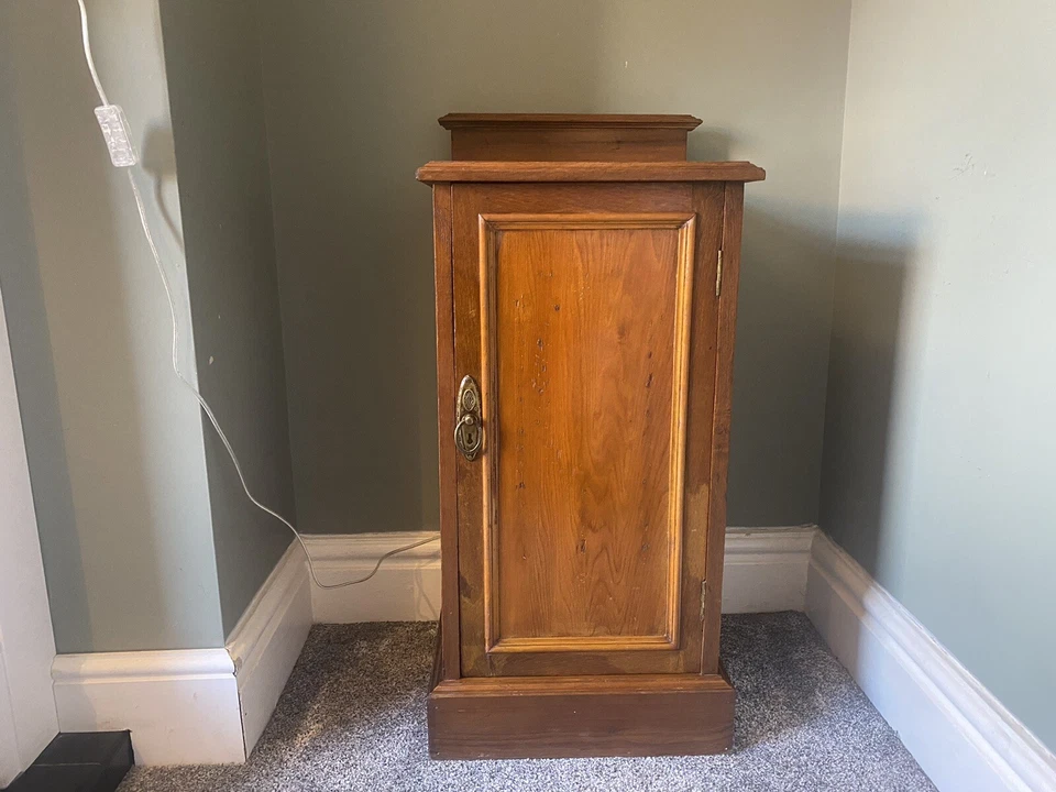 Antiguo armario de mesita de noche victoriano de caoba Foto 1 de 4