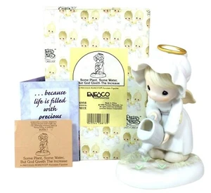 Figura Precious Moments ALGUNA PLANTA, ALGO DE AGUA, PERO DIOS DA EL AUMENTO - Imagen 1 de 6