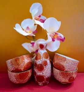 Japanese Kutani Red Gold Chrysanthemum Sake Bottle 4 Cups Set - Picture 1 of 11