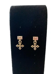 Pendientes colgantes Brighton enchapados en plata cruz retirados delicados clásicos pequeños - Imagen 1 de 9