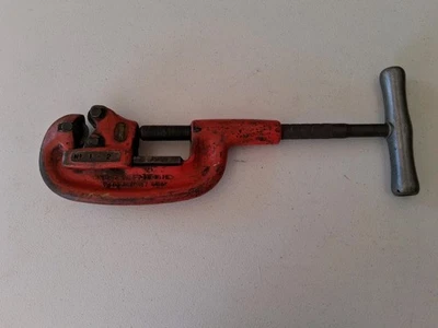RIDGID No. 2A PIPE CUTTER HEAVY DUTY 1/8"- 2" USA Good Blade And Rollers - Image 1 of 4
