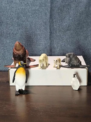 6 Arctic Animal Toy Figures | Realistic Polar Bear, Walrus & Penguin  | Diorama - Image 1 of 4