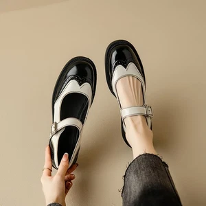 Zapatos Mary Jane tallados con hebilla y punta de ala británica estilo preppy para mujer - Imagen 1 de 25