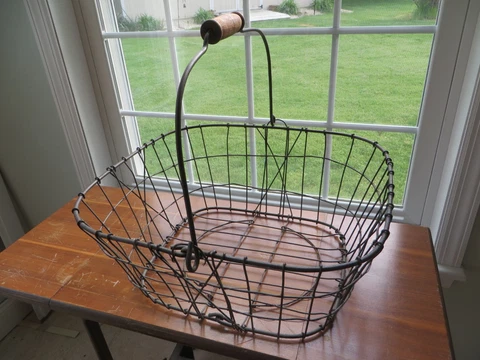 Rustic Metal Farmhouse Rectangular Wire Carrying Basket w/ Wood Handle Well Made Cover