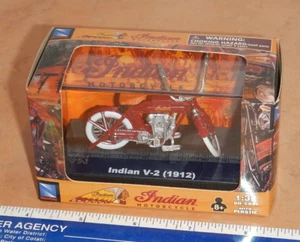 NEW-RAY 1912 INDIAN V-2 MOTORCYCLE, 1/32 SCALE, NEW - Picture 1 of 2
