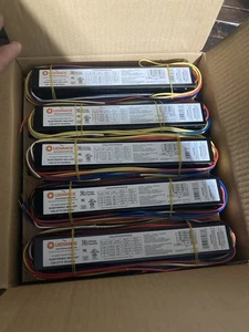 10 LEDVANCE LHE4X32T8UNVISNSCB Alimentatore fluorescente 4 lampade T8 - Foto 1 di 6