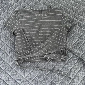 Lululemon Shirt Women 6 Top Time To Restore Short Sleeve Stripe Crop Gray - Picture 1 of 9