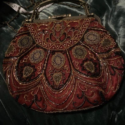 Bolso de mano vintage con cuentas rojas Foto 1 de 4