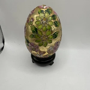 Großes Cloisonne Emaille Ei mit Holzständer, 5" hoch, Schmetterlingsmuster - Bild 1 von 6