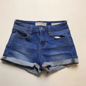 Pantaloncini jeans Bullhead Denim Co super elasticizzati corti lavaggio medio taglia 24 A1012 - Foto 1 di 3
