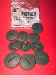 LOTE DE 10 NUEVOS OEM GM 12472858 GRIS Enchufe Cinturón de Seguridad Perno Agujero de Acceso - Imagen 1 de 4