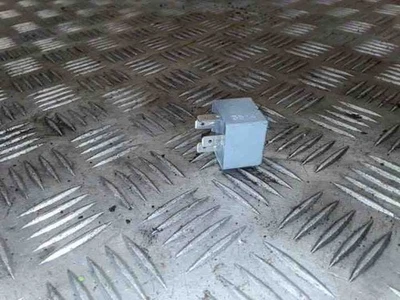 Relè VW PASSAT Variant B6 3C5 141951253B 1.90 Diesel 77kw 2008 25478842 - Immagine 1 di 3