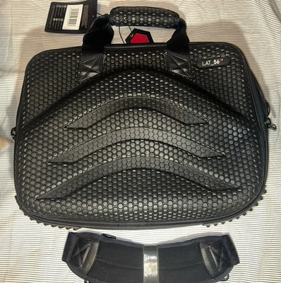 NUEVO CON ETIQUETAS LAT 56 BC_01 MALETÍN EXPANDIBLE PARA PORTÁTIL NUEVO CON ETIQUETA NEGRO $227 Un Bolso Increíble Foto 1 de 4