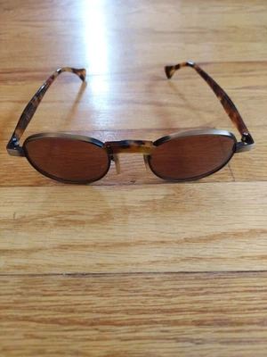 DKNY D021 col. 3011(龟壳)太阳镜-二手状况良好 — 第 1/4 张图片