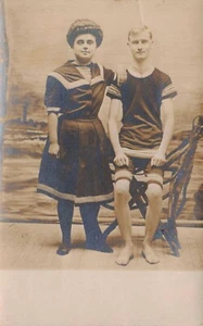 RPPC Schwimmen Mode Frau & dünner Mann baden Schönheit Wildwood New Jersey Postkarte - Bild 1 von 4
