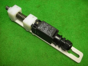 TELEMECANIQUE XCK-P510H7 SPRING LINEAR LIMIT SWITCH 240 VOLT ACTUATOR - Picture 1 of 1