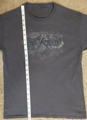 Camiseta Delta Pro Weight Boys talla L marrón manga corta Las Vegas gráfica usada en excelente estado Foto 1 de 4