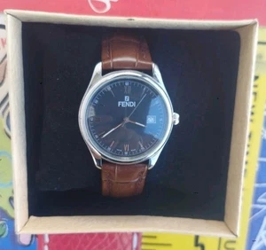 Orologio FENDI Orologi 210G Swiss Made Quarzo con Quadrante Nero e Indicatore Data - Foto 1 di 11