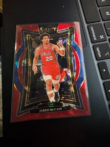 2024-25 Select - Jared McCain - #82 Concourse Level RED ICE Prizm - 76ers [RC] - Bild 1 von 2