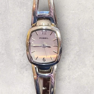 Reloj Pulsera Mujer Vintage Fossil F2 Tono Plateado Cara Ovalada Piezas No Probadas Foto 1 de 4