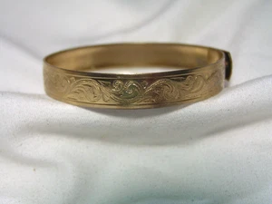 ...Vintage Armreif goldfarben viktorianisches Design Kindergröße... - Bild 1 von 7
